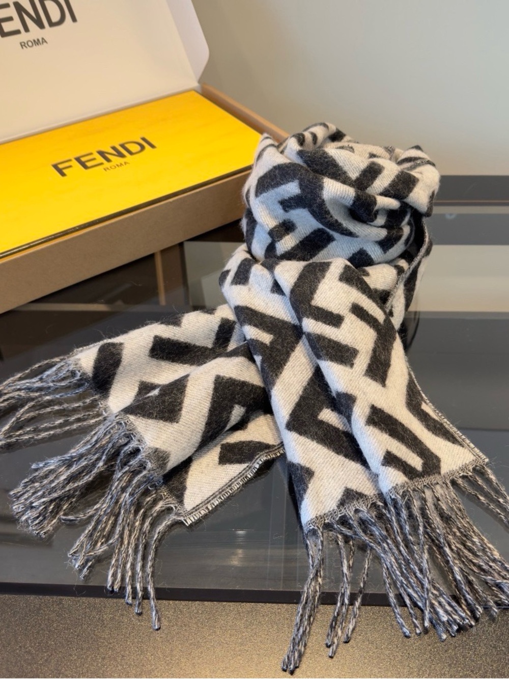 Fendi Black & White FF Motif Fringed Wool Scarf✨